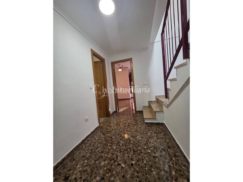 Foto d7609d24-6a46-4683-b275-9180b1edc69b. Casa amb aparcament piscina a Avenida de Abril-9 de Octubre Sagunt