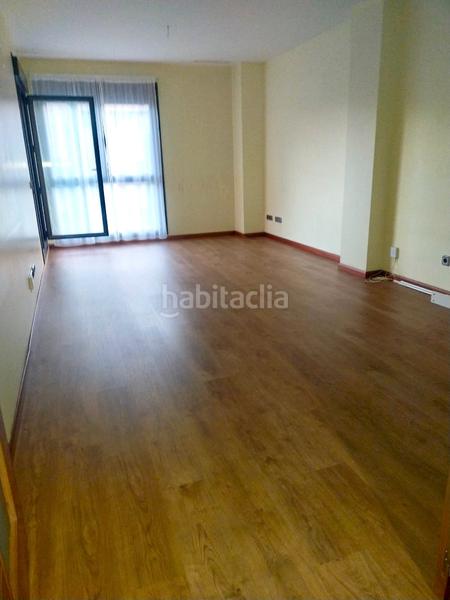 Foto 28b37100-a094-4b90-acb7-ffc5eccccbbb. Pis amb aparcament piscina a Yebes - valdeluz Yebes