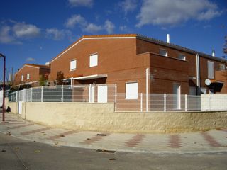 Casa bifamiliare in Yunquera de Henares. Oportunidad unica en yunquera de henares