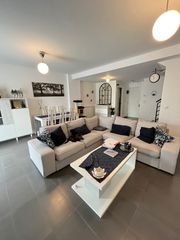 Maison jumelée à Villalbilla Pueblo. Chalet adosado en villalbilla
