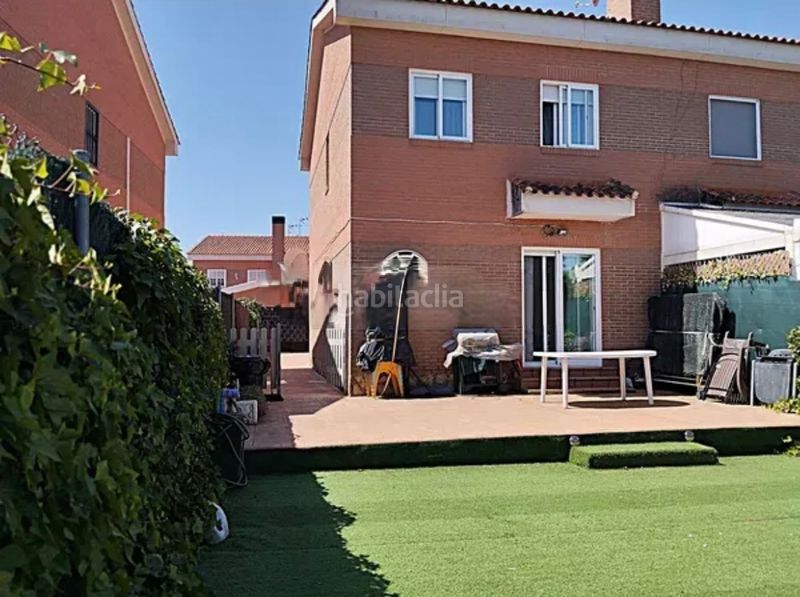 Foto 0f5e083c-1e0b-42a2-a207-28047f922584. Casa aparellada amb calefacció aparcament piscina a Pioz