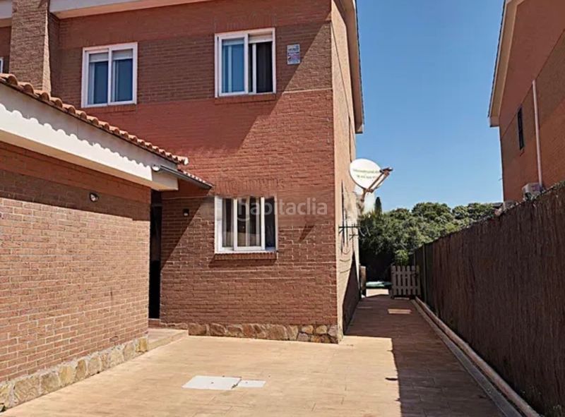 Foto b9f9379f-771b-493f-ba0f-f479f7d8c06b. Casa aparellada amb calefacció aparcament piscina a Pioz