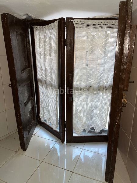 Foto 097d9385-8999-43d8-9d45-25742a9a7405. Masia amb xemeneia aparcament a Cogolludo