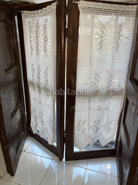 Foto b3804b3e-4fb2-4d97-b86b-64775c04e67c. Masia amb xemeneia aparcament a Cogolludo