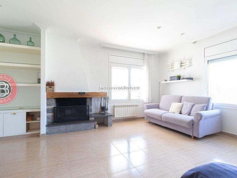 Foto f5849bef-f310-4880-b25e-2fb66fe4398e. Xalet amb aparcament a Piera