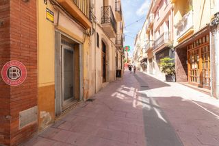 Casa adosada  Carrer hospital. Casa adosada para reformar íntegramente en el centro de sant sad