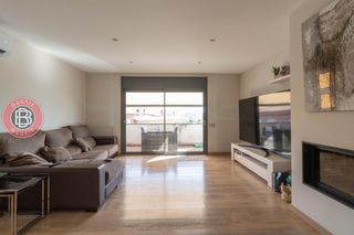 Casa adossada  Herois del bruc. Casa de disseny al centre de piera amb aerotèrmia, terra radiant