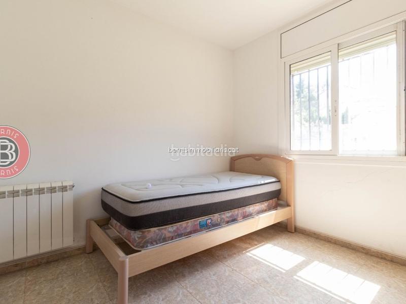 Foto 1103698c-fb77-4df7-8628-72a124dc2599. Haus mit heizung parking in Masquefa