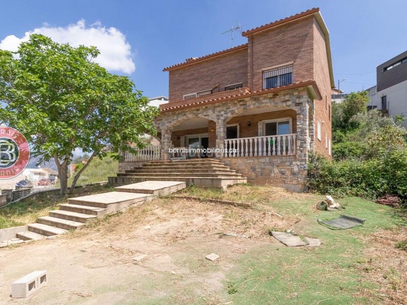 Foto 128edf46-1d37-408b-a36e-5769470b2515. Haus mit heizung parking in Masquefa