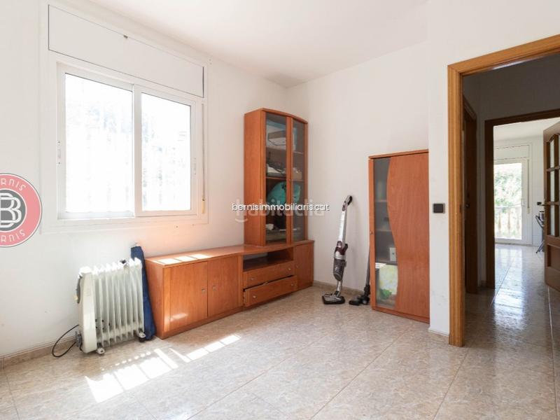 Foto 18324ed5-16be-420f-ae32-acf88e4057ea. Haus mit heizung parking in Masquefa