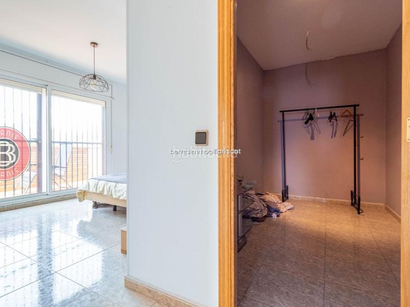 Foto 236b5064-fad3-45b8-b7d4-d8e6cda5ab8a. Haus mit heizung parking in Masquefa