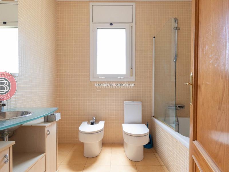 Foto 28aaa808-c838-4786-b412-363eafa6b01d. Haus mit heizung parking in Masquefa