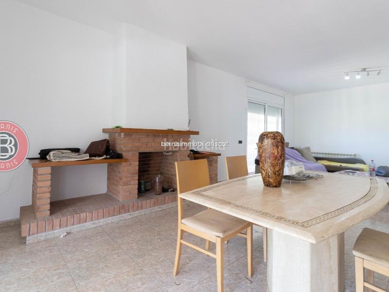 Foto 355889bb-9b5a-4704-b865-3bd874b68de1. Haus mit heizung parking in Masquefa