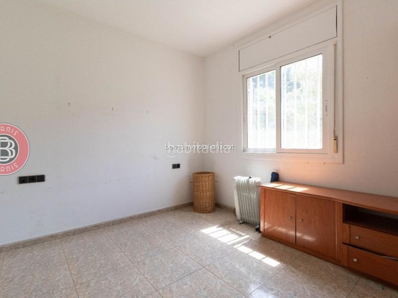 Foto 3904cdc9-26e4-44b2-bbea-a5f5c160a56b. Haus mit heizung parking in Masquefa