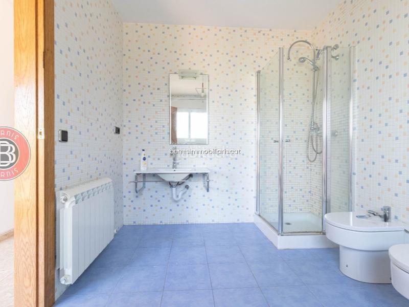 Foto 6a998b80-34fb-471d-90d4-0c0ebb852ed7. Haus mit heizung parking in Masquefa