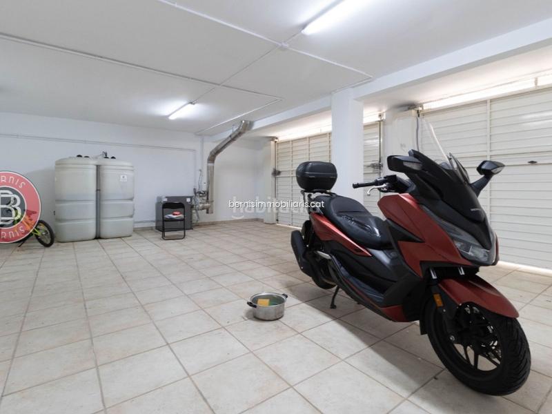 Foto 724d29f4-4174-420e-a434-f1c1601d9ff2. Haus mit heizung parking in Masquefa