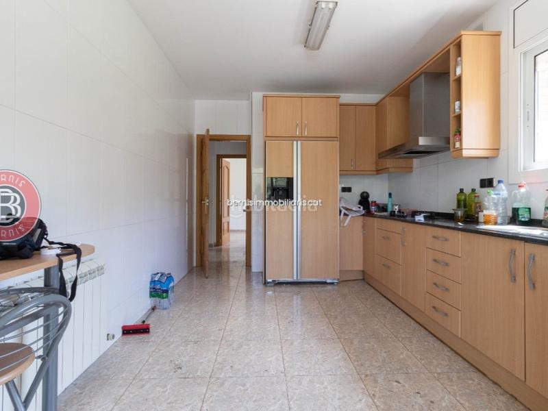 Foto 93655973-9a42-4d1c-a7e1-48212aca83e4. Haus mit heizung parking in Masquefa