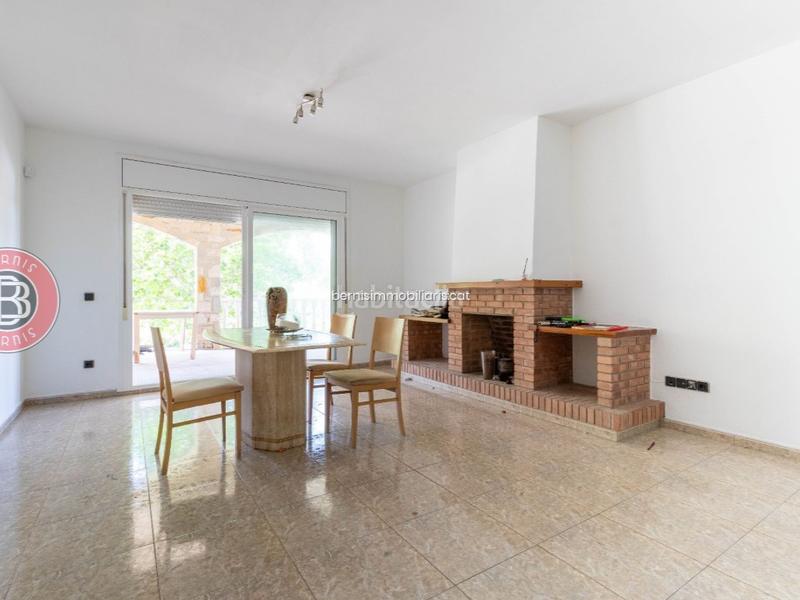 Foto b5b7c0bc-9d3b-4206-81d4-7ce333eee24c. Haus mit heizung parking in Masquefa