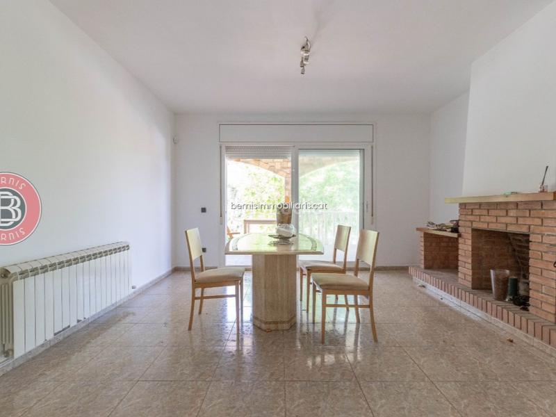 Foto f9d4ed79-2927-45e6-b38a-2d8aa5afd45b. Haus mit heizung parking in Masquefa