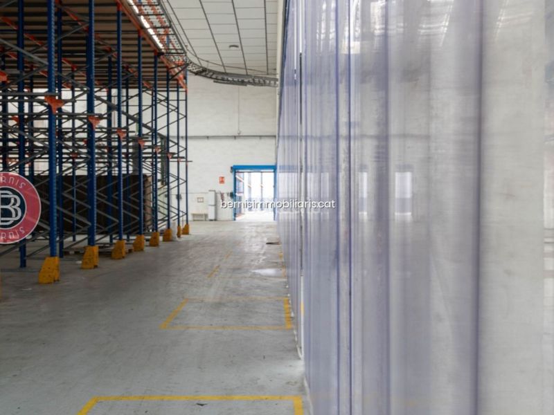 Foto 0c3a2f51-c068-49fd-b52c-ad9491abe79c. Nau industrial a Piera