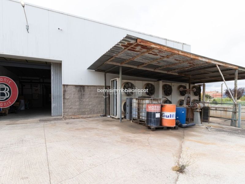 Foto b395ac8c-a0ee-490d-8f55-880f6cfee66c. Nau industrial a Piera