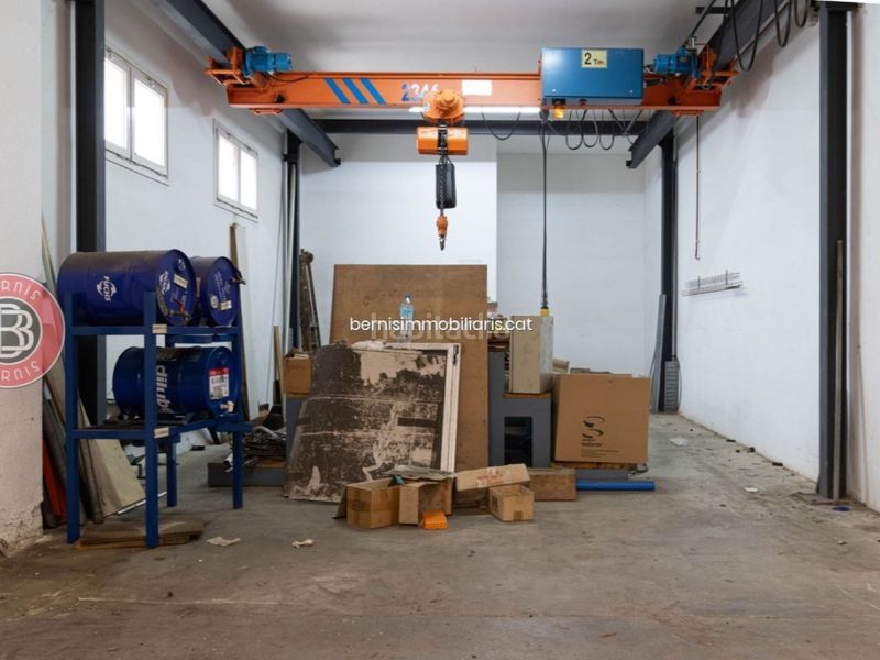 Foto c2450a24-3ae7-4438-aa88-380f4f4bd049. Nau industrial a Piera