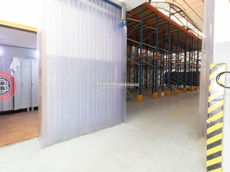 Foto d23440e4-b16b-4d46-8a2f-7026acff88b1. Nau industrial a Piera