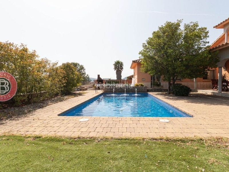 Foto b77e34d0-4011-48dd-8cd2-a1b859e745b9. Chalet en calle muntaner 24 en Piera