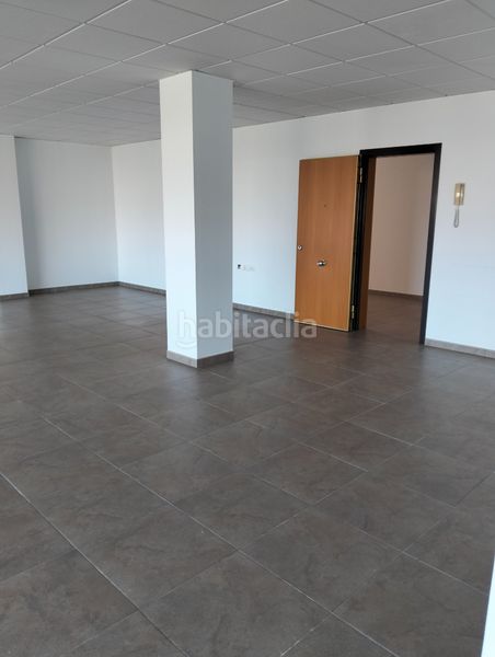 Foto db4ab5fc-2aa8-4962-8498-1999c2a34846. Office space with parking in El Ingenio Almería