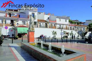 Casa  Plaza de la constitución. Se vende casa en benamocarra