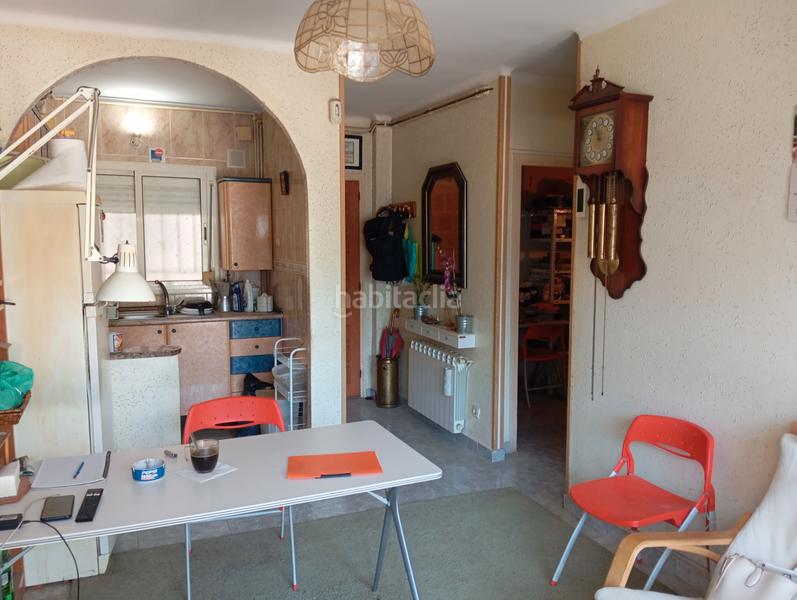 Foto a1b4bf7a-d751-43f9-a577-fff8d946eb01. Piso zona residencial en Bellvei