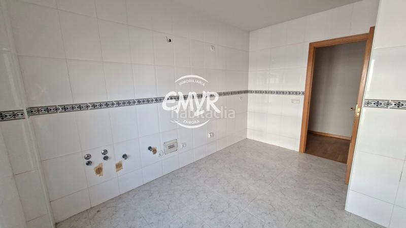Foto 19a09084-1ff2-40ae-9dbe-e5498b932e08. Appartement dans avenida de requejo 44 dans Los Bloques Zamora