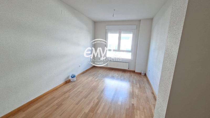 Foto d49df655-5520-47d2-893a-7ea08d20c42c. Appartement dans avenida de requejo 44 dans Los Bloques Zamora