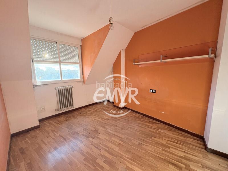 Foto 1a5c0b92-ec08-4a07-a3a0-3984dd3fb33f. Zweistöckige wohnung in calle colón 31 in Los Bloques Zamora