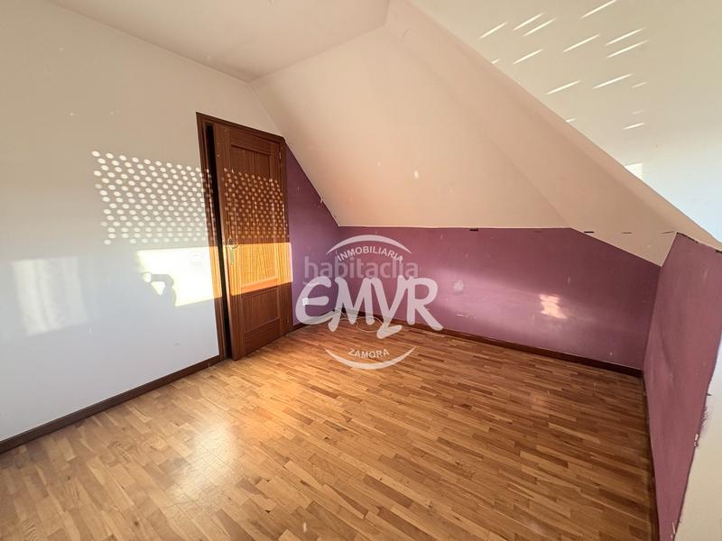 Foto 3b9598f9-18f1-4cbd-bd6b-ad7f4c22de39. Zweistöckige wohnung in calle colón 31 in Los Bloques Zamora