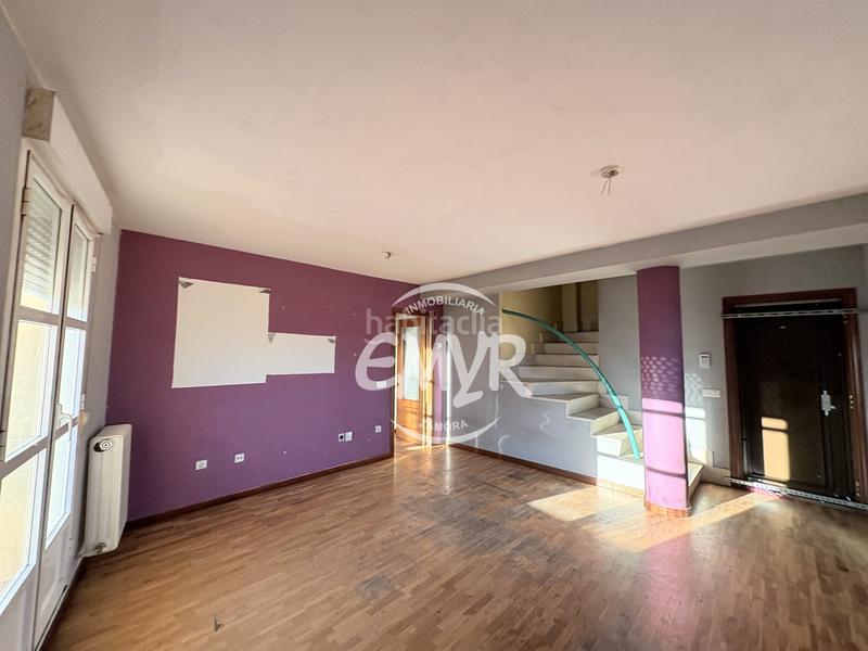 Foto 439ad49a-9ad1-4a69-b51c-b2d5d5e009db. Zweistöckige wohnung in calle colón 31 in Los Bloques Zamora