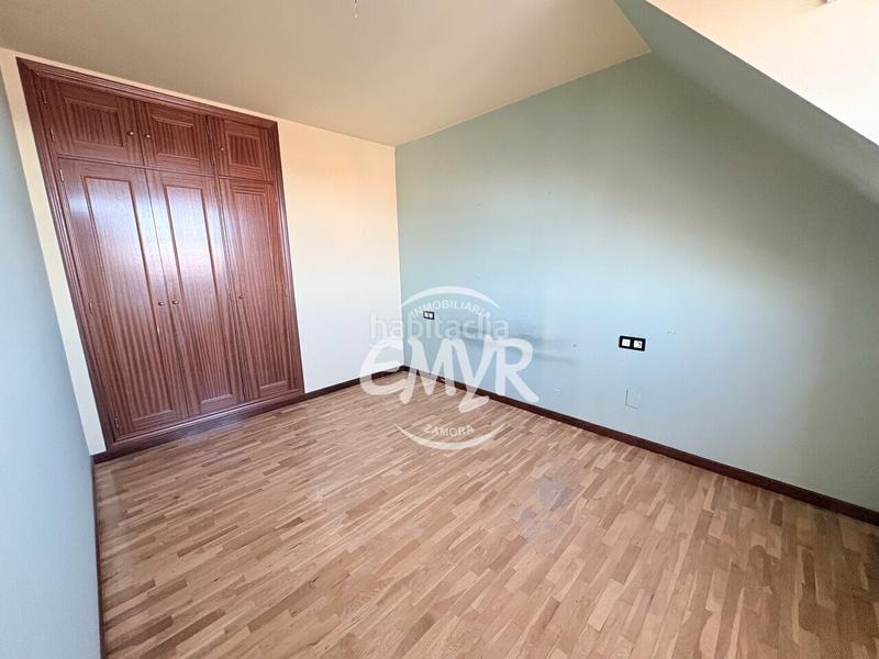 Foto 446646d5-7f95-4161-b1fe-e9ac6488c0bc. Zweistöckige wohnung in calle colón 31 in Los Bloques Zamora