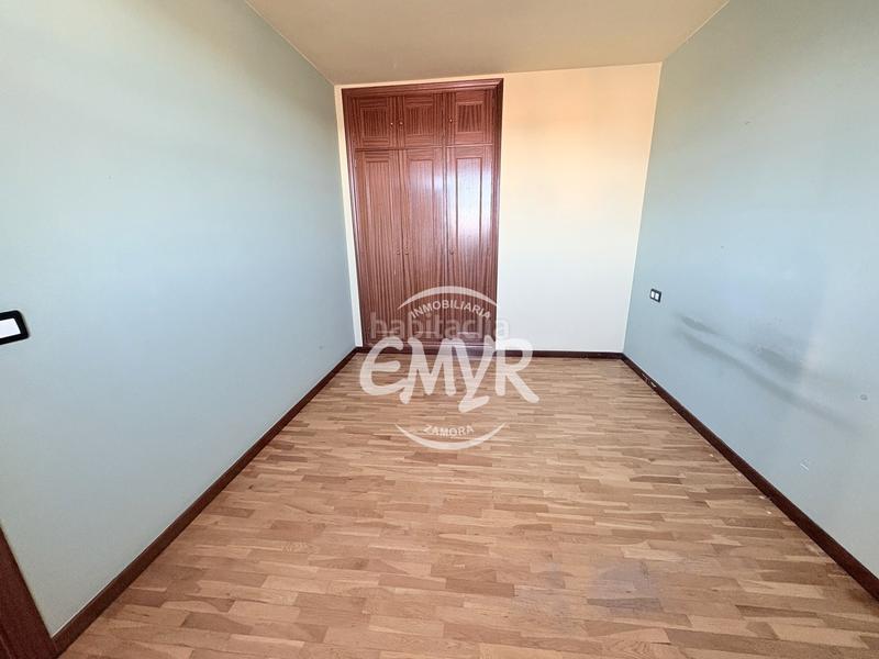 Foto 6ac7e4c9-c5f1-4174-a622-ec222045d564. Zweistöckige wohnung in calle colón 31 in Los Bloques Zamora