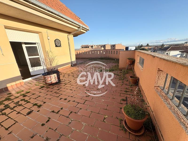 Foto 7a9aa9cd-8321-4b85-a1f2-86bede27cdd4. Zweistöckige wohnung in calle colón 31 in Los Bloques Zamora