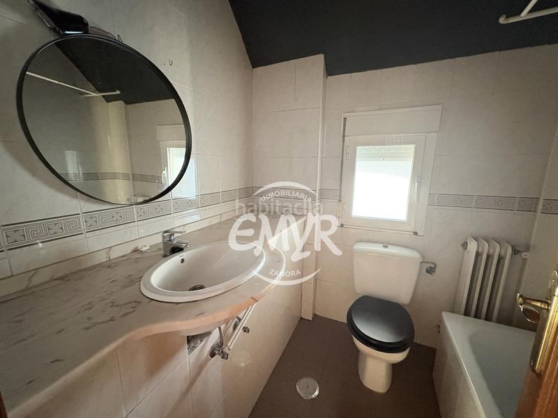 Foto 91792ad5-3ac8-4cd0-a72a-d7e645add20d. Zweistöckige wohnung in calle colón 31 in Los Bloques Zamora