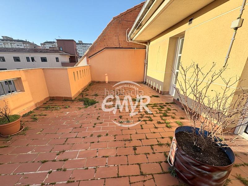 Foto 9d4379f1-4b8d-4d24-8bbe-a3bd711e0ed2. Zweistöckige wohnung in calle colón 31 in Los Bloques Zamora