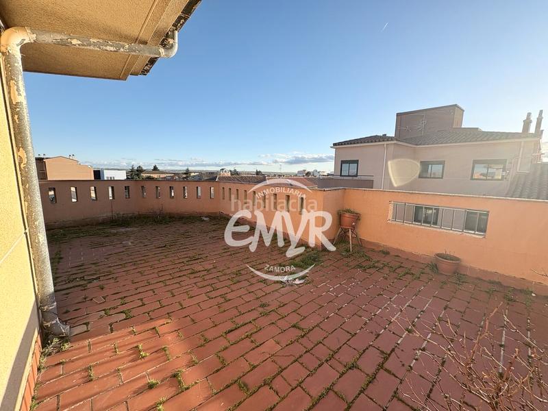 Foto b1307a37-0bc3-4cdb-a6d8-8327dfa37802. Zweistöckige wohnung in calle colón 31 in Los Bloques Zamora