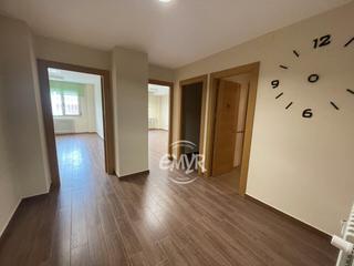 Rent Office space  Avenida de las tres cruces. Oficina con 2 despachos y baño totalmente reformada