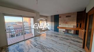 Appartement à Calle aire 1. Piso con terraza en la plaza del maestro