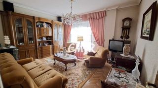 Etagenwohnung  Calle san torcuato. Piso de 3/4 dormitorios con garaje en c/san torcuato