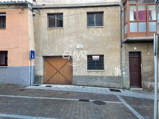 Edifici  Calle toral. Edificio de 2 alturas en el centro de zamora