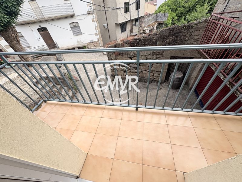 Foto ca0ddc95-efe7-49f6-8f0a-c2bde9c1f77a. Casa adossada a Fermoselle