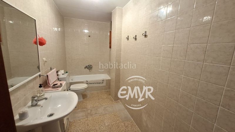 Foto 1c2a38de-5f94-4280-8901-eaf2432d7722. Xalet amb xemeneia calefacció aparcament piscina a Zamora