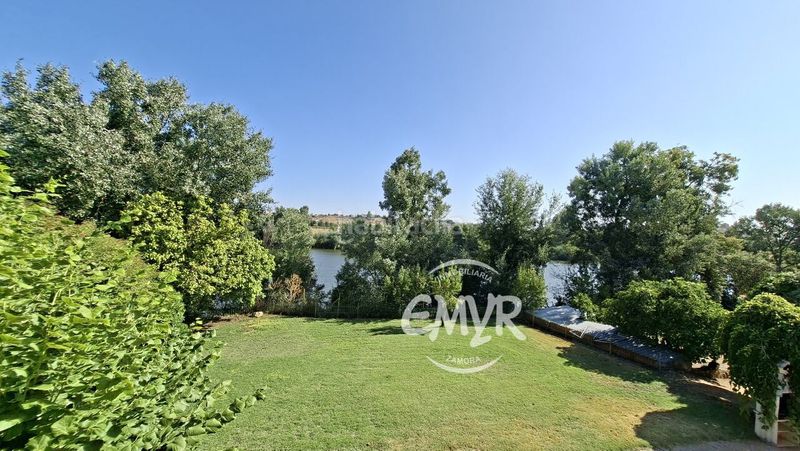 Foto e80b5fa5-ffc8-4b8c-851b-c1efdbe06c9b. Xalet amb xemeneia calefacció aparcament piscina a Zamora