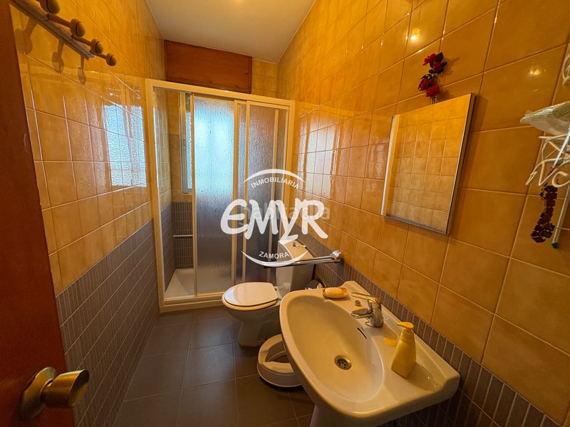 Foto 8643f18a-ea59-41a2-80d4-b30cb811cd86. Chalet venta finca con casa a 4 km en Área Rural Zamora